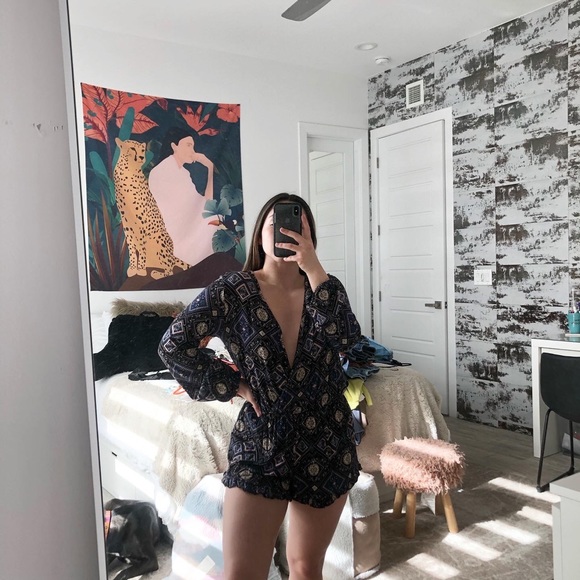 Printed Low Cut Romper - Picture 2 of 5
